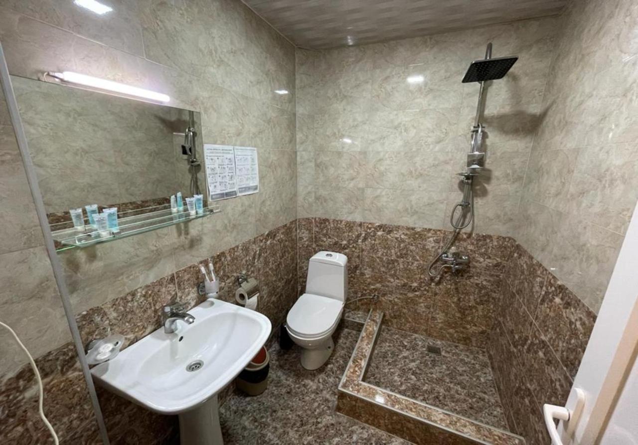 Hotel Grand Tbilisi ภายนอก รูปภาพ